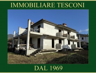 Bifamiliare in vendita a Capezzano Pianore