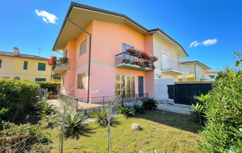 Bifamiliare in vendita a Pietrasanta