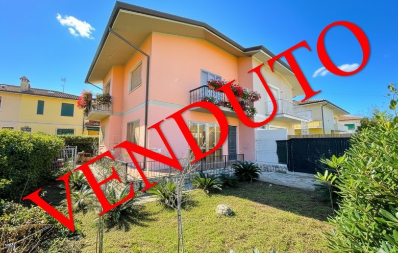 Bifamiliare in vendita a Pietrasanta