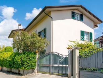 Villa singola in vendita a Marina di Massa