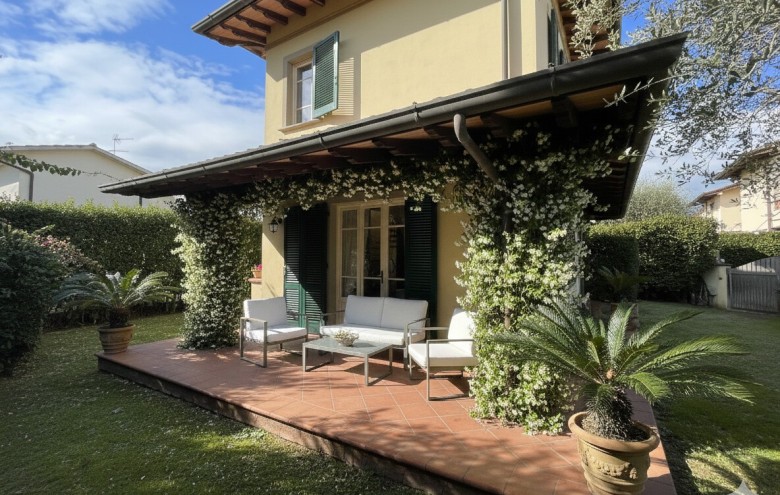 Villa singola in affitto a Pietrasanta