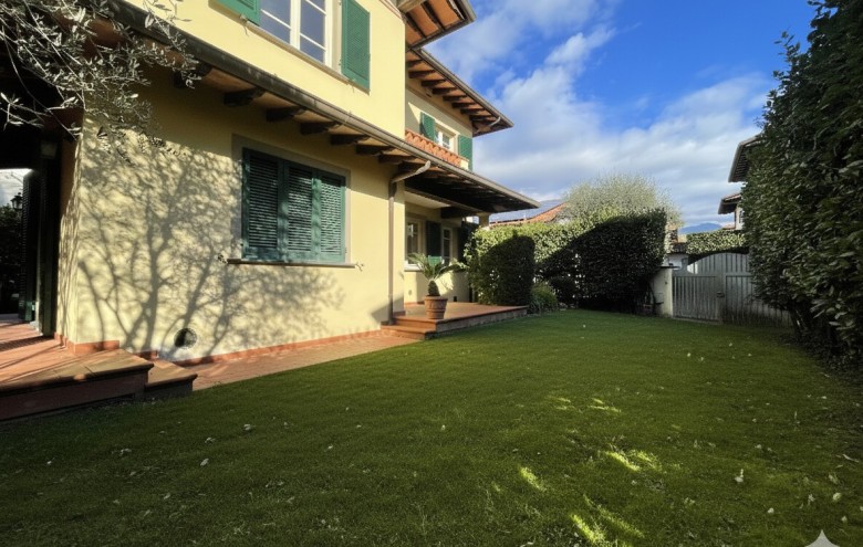 Villa singola in affitto a Pietrasanta