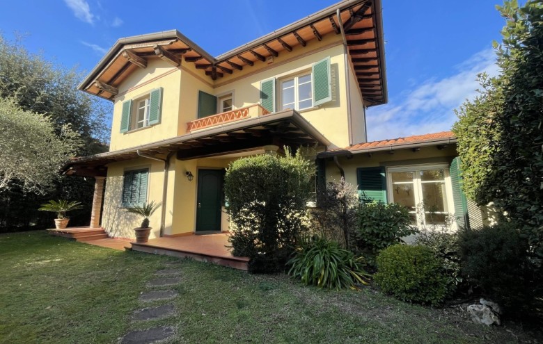 Villa singola in affitto a Pietrasanta