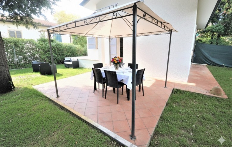 Villa singola in affitto a Pietrasanta