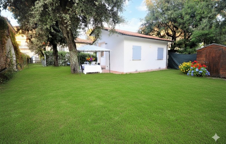 Villa singola in affitto a Pietrasanta