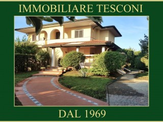 Bifamiliare in vendita a Marina di Pietrasanta