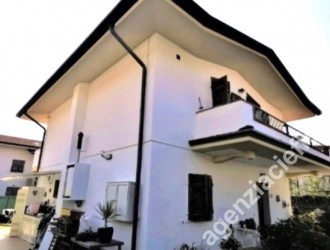 Villa singola in vendita a Massa