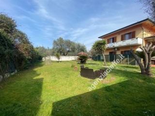 Bifamiliare in vendita a Massa