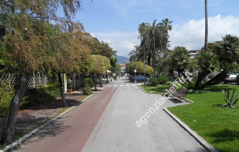 Fondo Commerciale in vendita a Massa