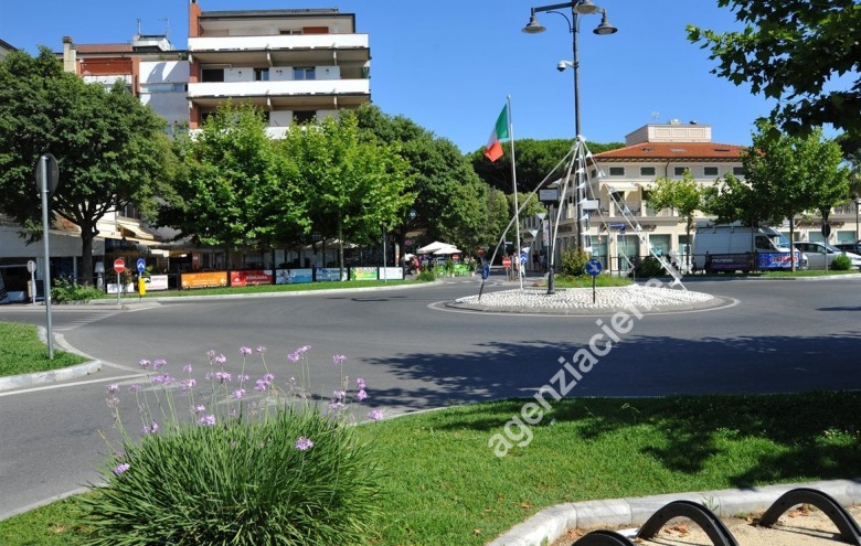 Fondo Commerciale in vendita a Massa