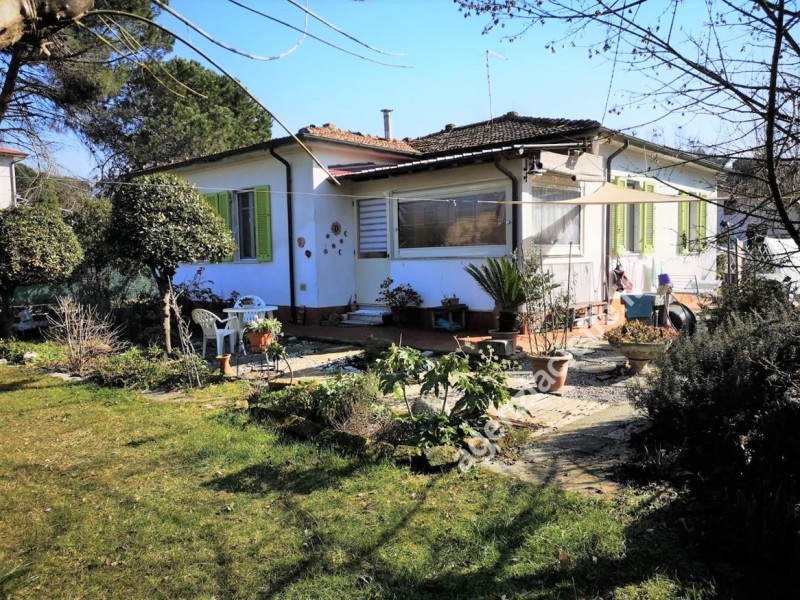 Villa singola in vendita a Massa