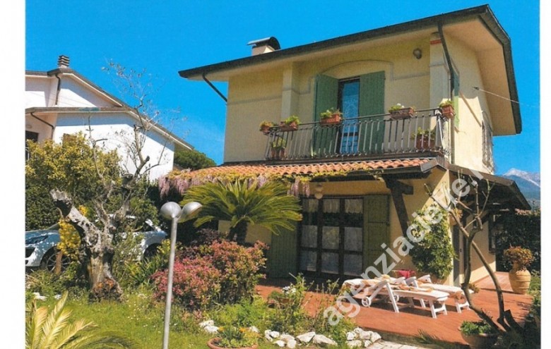 Villa singola in vendita a Montignoso