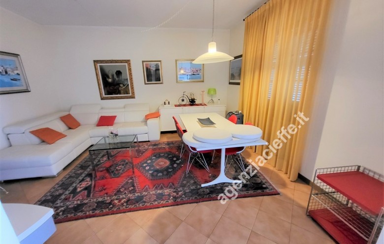 Bifamiliare in vendita a Massa