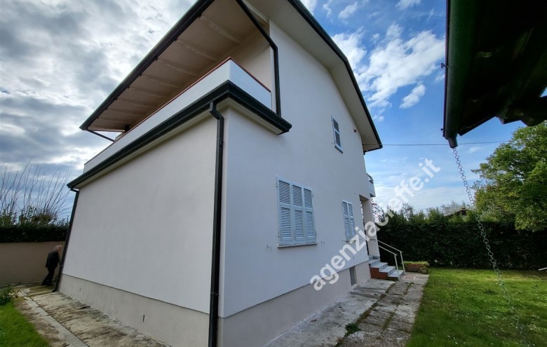 Bifamiliare in vendita a Massa