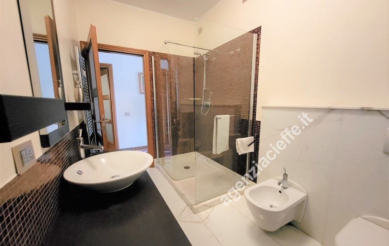 Bifamiliare in vendita a Massa