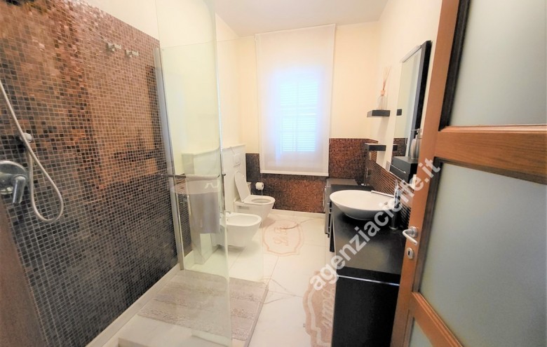 Bifamiliare in vendita a Massa