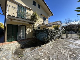 Bifamiliare in vendita a Marina di Massa