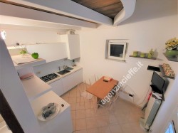 marina-di-massa-centralissima-ed-allo-stesso-tempo-defilata-graziosa-casetta-semi-i