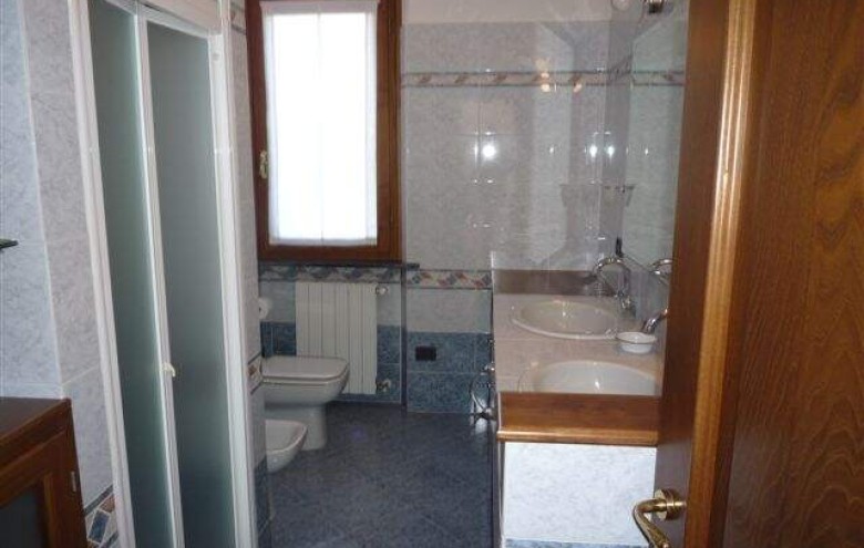 Bifamiliare in affitto a Pietrasanta