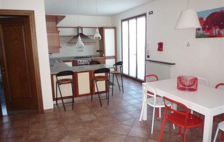 Bifamiliare in affitto a Pietrasanta