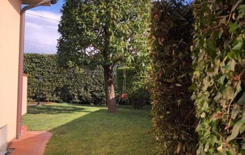 Bifamiliare in affitto a Pietrasanta