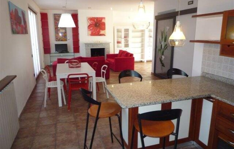 Bifamiliare in affitto a Pietrasanta