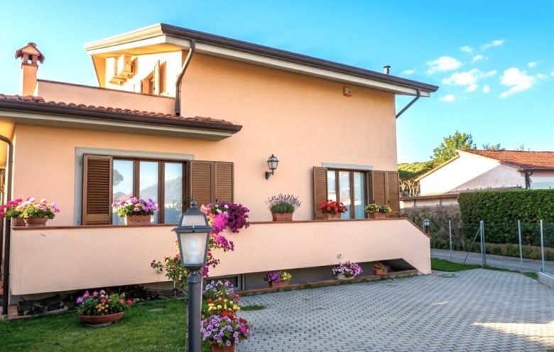 Bifamiliare in affitto a Pietrasanta