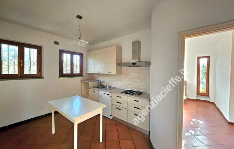 Bifamiliare in vendita a Massa