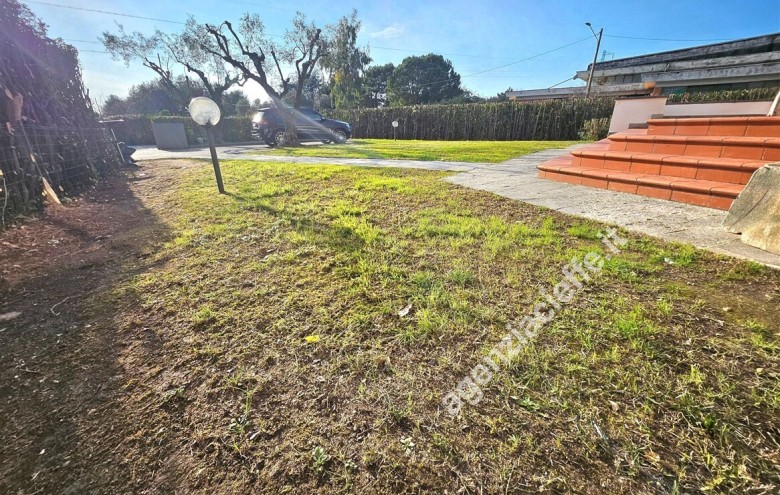 Bifamiliare in vendita a Massa