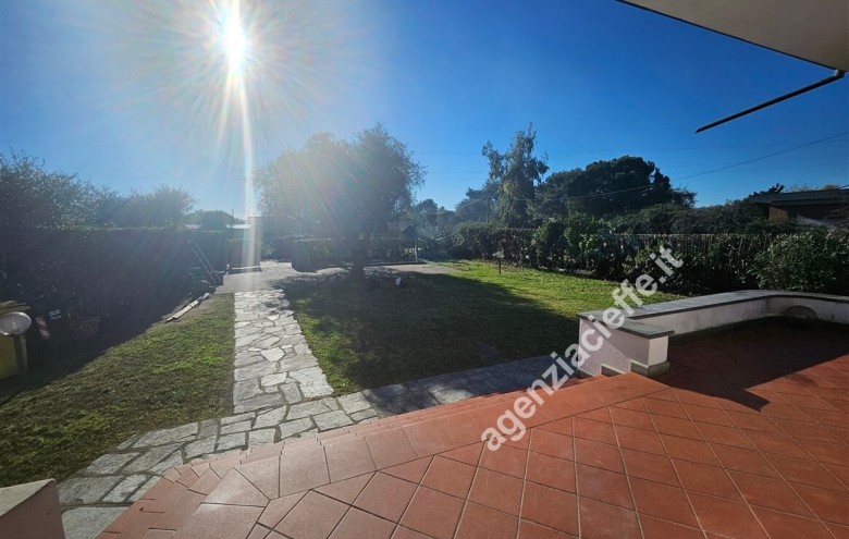 Bifamiliare in vendita a Massa