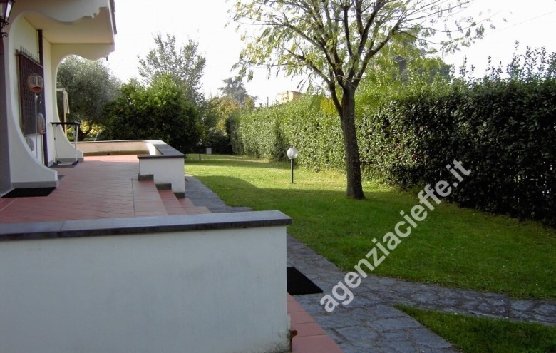 Bifamiliare in vendita a Massa