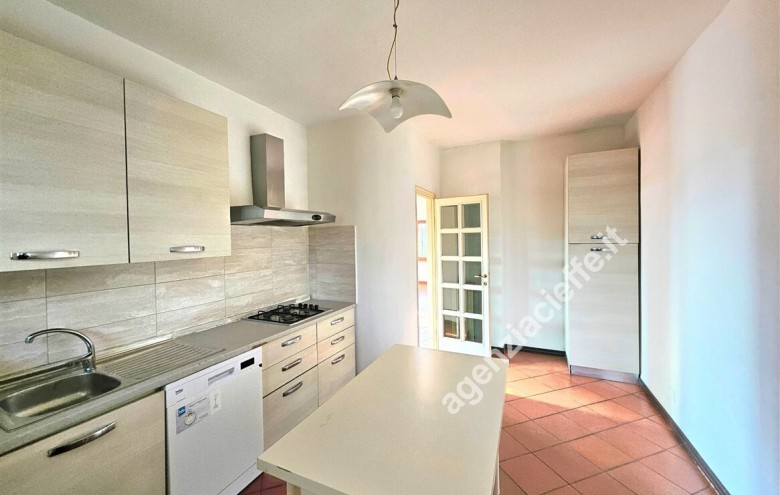 Bifamiliare in vendita a Massa