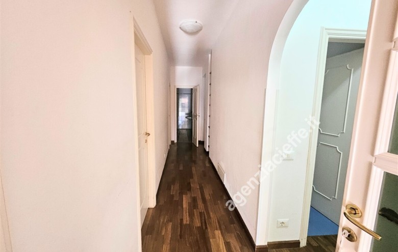 Bifamiliare in vendita a Massa