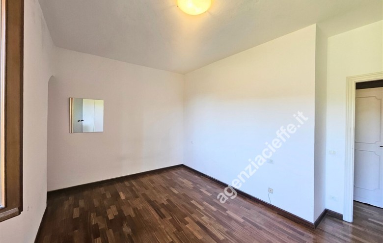 Bifamiliare in vendita a Massa