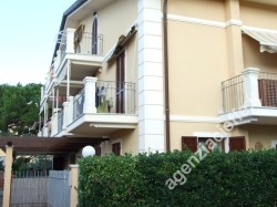 massa-zona-viale-della-stazione-e-nelle-vicinanze-del-centro-splendida-villetta-a-sc