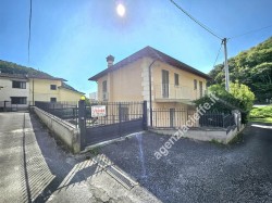 montignoso-in-localita-capanne-bellissima-porzione-di-bifamiliare-libera-su-tre-lati