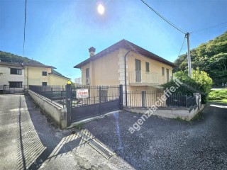 Bifamiliare in vendita a Montignoso