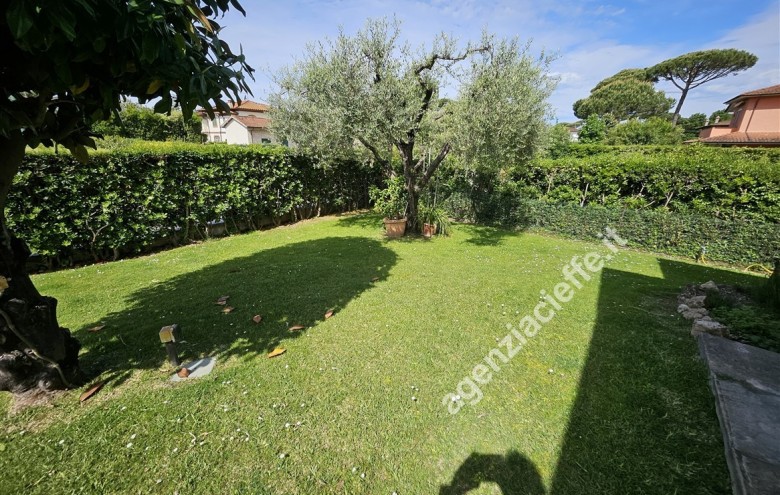 Bifamiliare in vendita a Forte dei Marmi