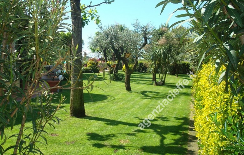 Villa singola in vendita a Montignoso