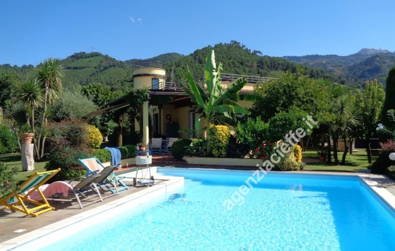 Villa singola in vendita a Montignoso