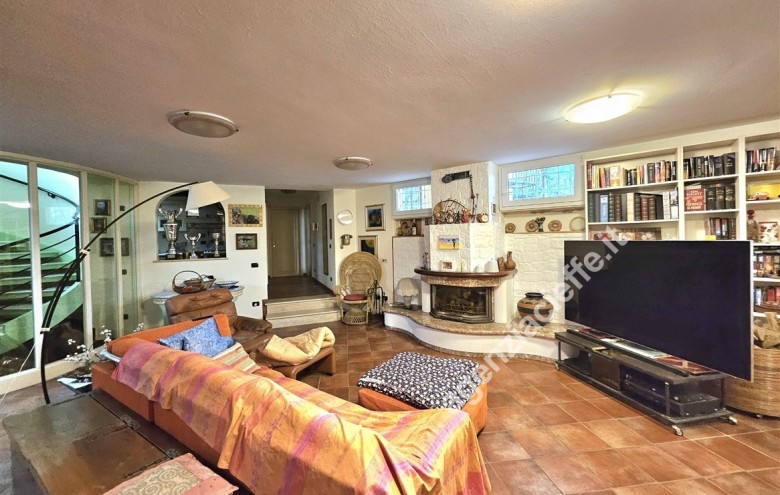 Villa singola in vendita a Montignoso