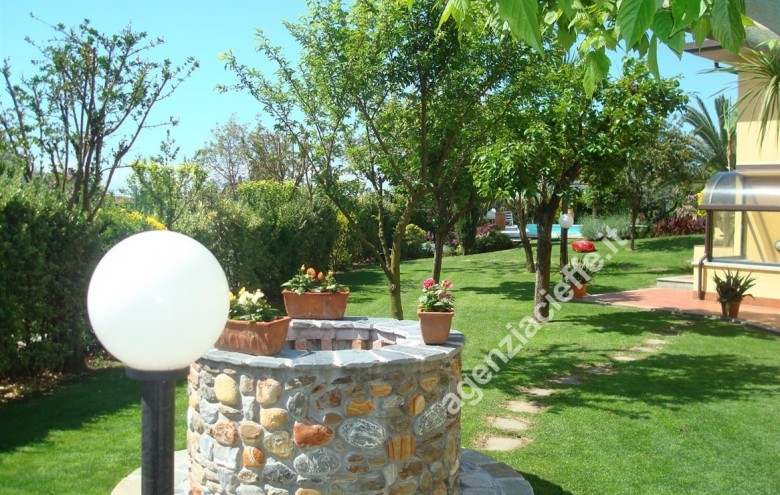 Villa singola in vendita a Montignoso