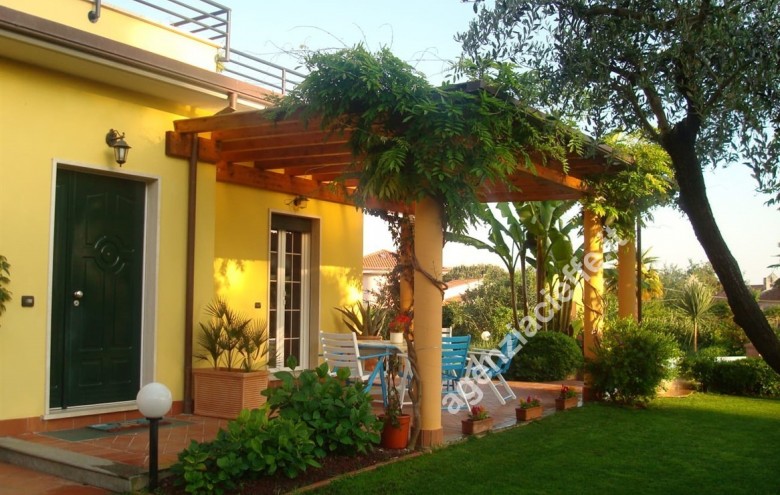 Villa singola in vendita a Montignoso