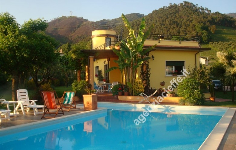 Villa singola in vendita a Montignoso