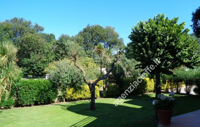 Villa singola in vendita a Montignoso