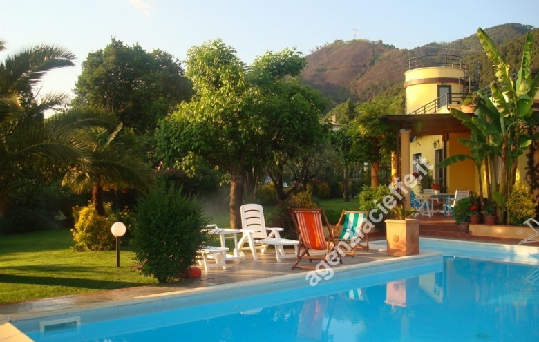 Villa singola in vendita a Montignoso