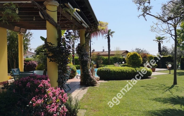 Villa singola in vendita a Montignoso