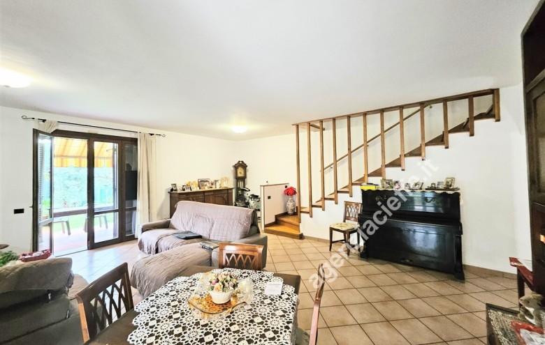 Bifamiliare in vendita a Massa