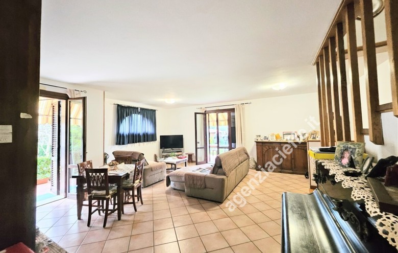 Bifamiliare in vendita a Massa