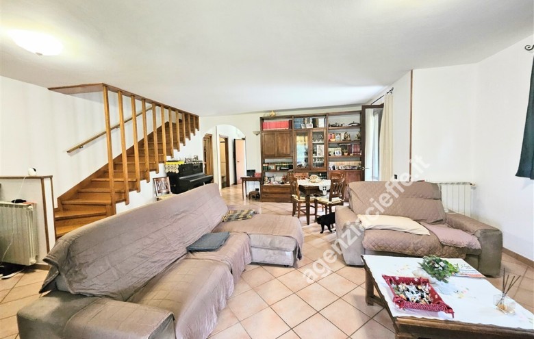 Bifamiliare in vendita a Massa